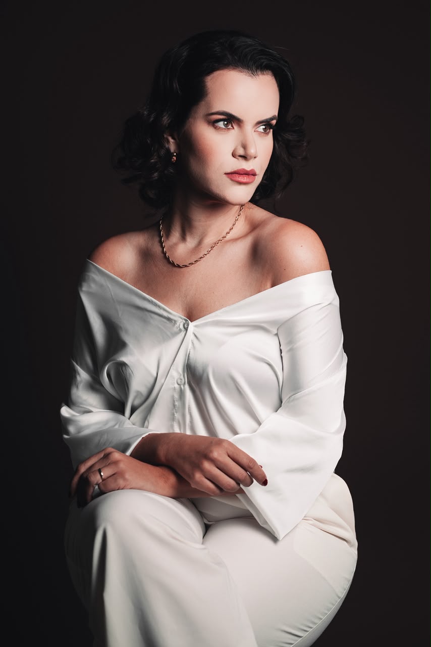 Dra. Aline Castelo — retrato profissional, harmonização facial Brasília