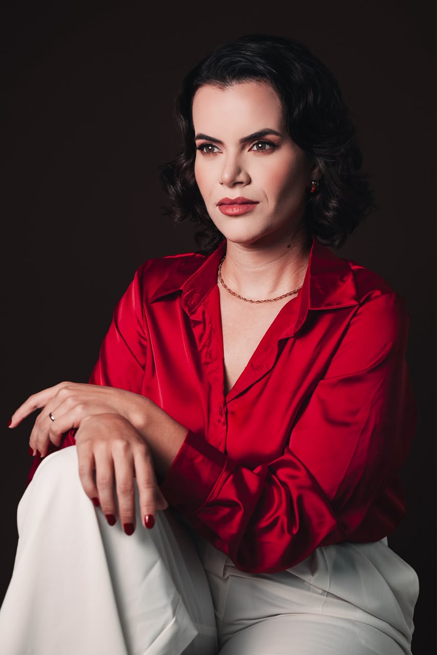 Dra. Aline Castelo — especialista em harmonização facial